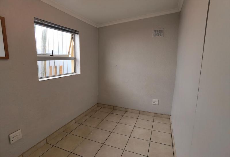 4 Bedroom Property for Sale in Goodwood Estate Western Cape